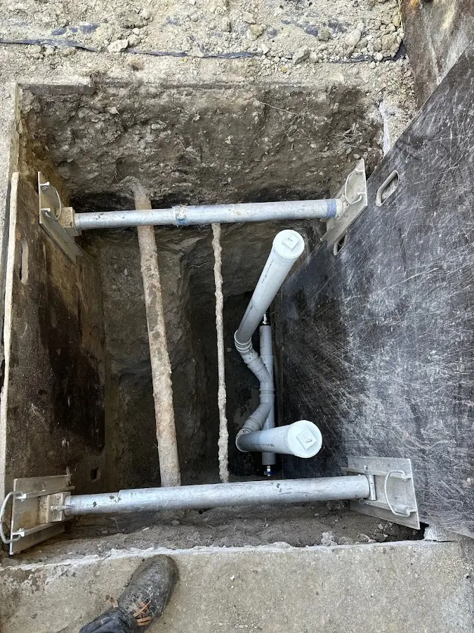 Experienced plumber completing Gas Line Repair work in Moscow